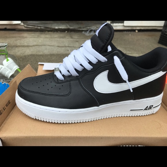 Nike shoes - Picture 2 of 3